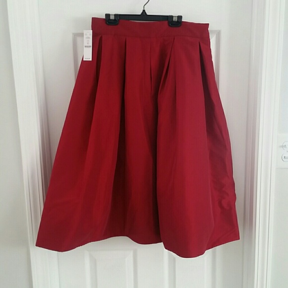 White House Black Market Dresses & Skirts - NWT White House Black Market Taffeta Midi Skirt